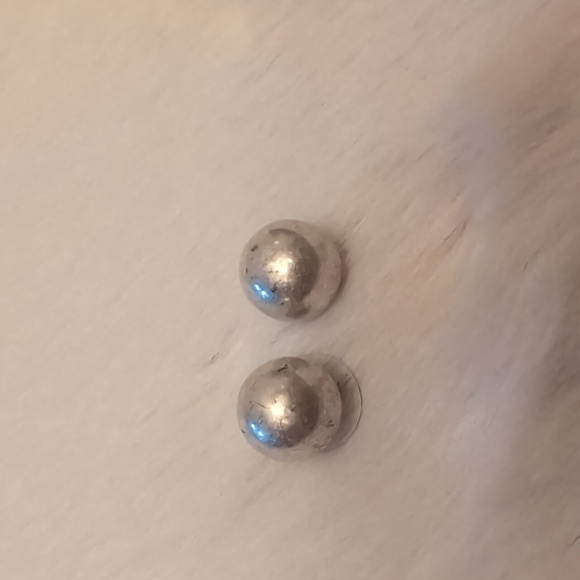💵2/$10Bundle and Save💵 NWOT Silver Toned Distressed Stud Ball Earrings - Picture 5 of 9